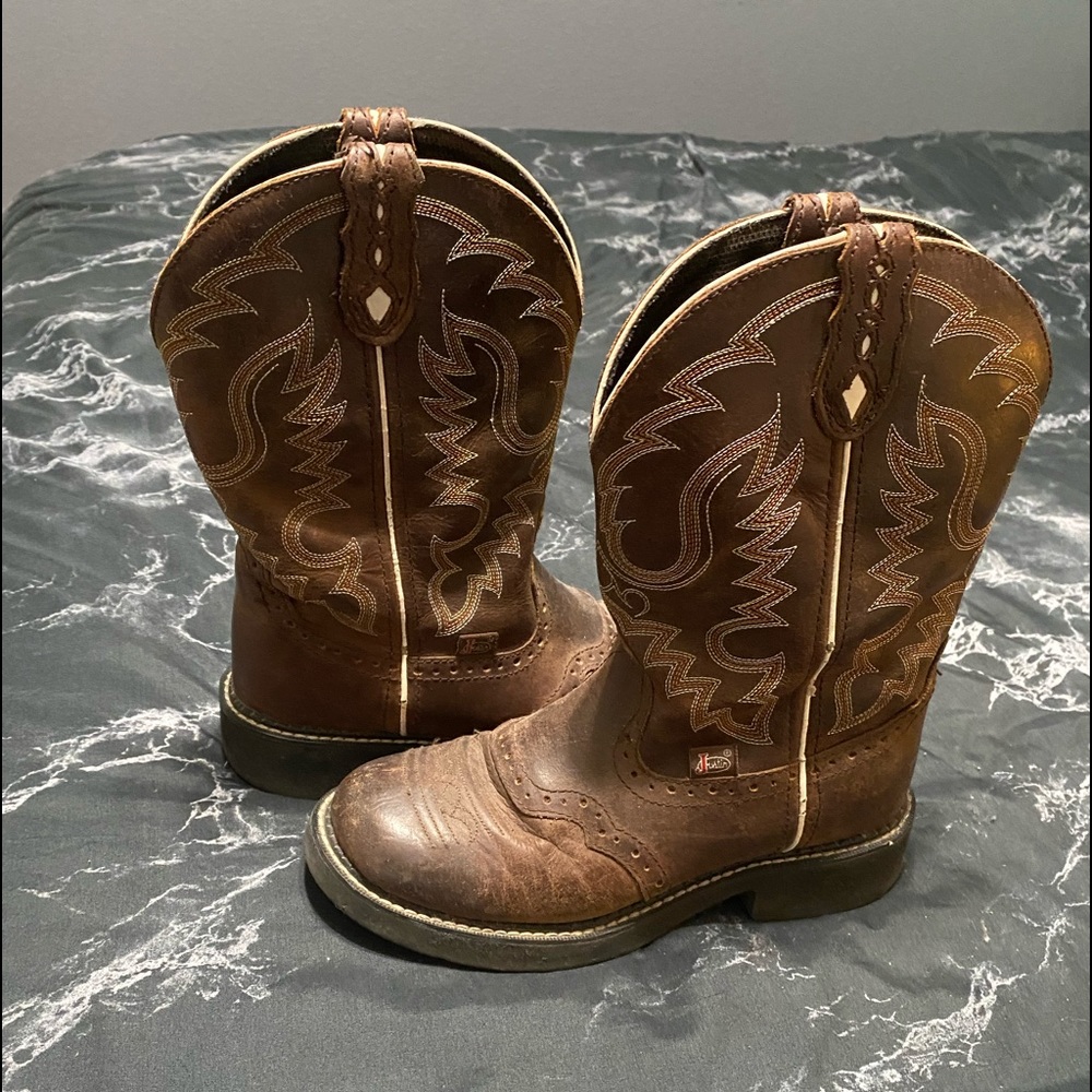 Justin Cowgirl boots!
